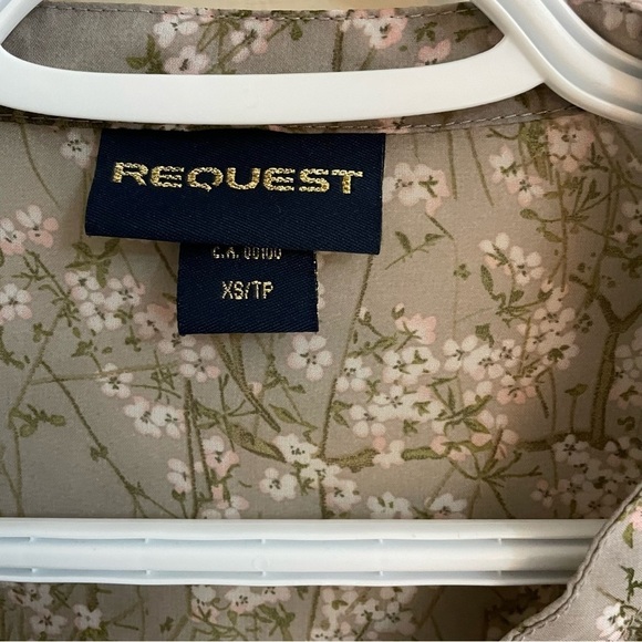 REQUEST Chiffon Floral 3/4 Length Button Down Tunic Shirt, Size XS Greenish Grey - Picture 4 of 10